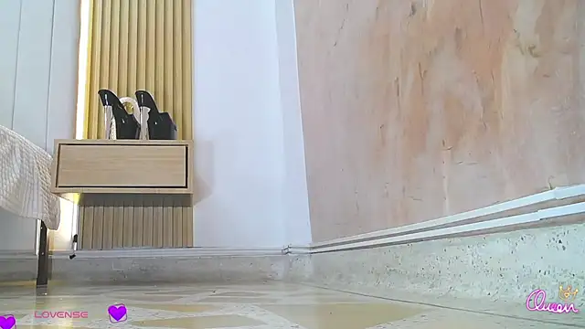 WildScarlet online show from April 18, 7:07 pm