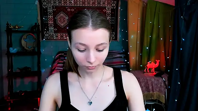 JulieDaniel online show from April 8, 4:23 am