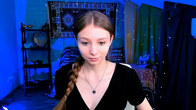 JulieDaniel online show from April 13, 8:09 am