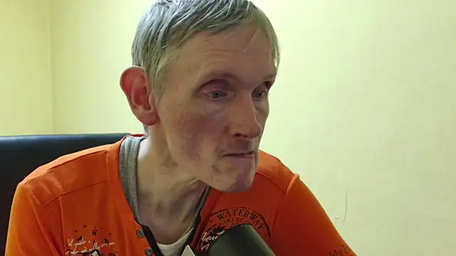 Snapshot of k74robert chatting on February 5, 4:55 pm k74robert online show from February 5, 4:55 pm