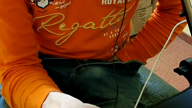 Snapshot of k74robert chatting on April 7, 5:24 pm k74robert online show from April 7, 5:24 pm