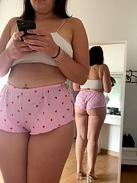 Snapshot of chloedlm5 chatting on September 24, 10:07 am chloedlm5 online show from September 24, 10:07 am