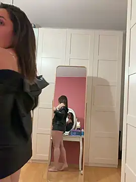 chloedlm5 online show from April 12, 8:58 pm