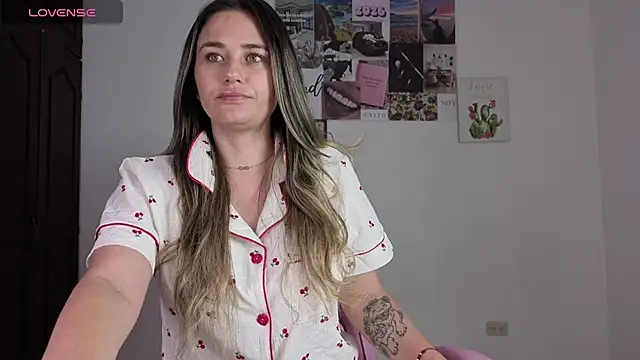 Veronika  Winslow  online show from February 25, 9:19 am