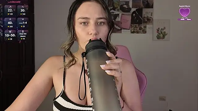 Snapshot of Veronika__Winslow_ chatting on July 15, 8:08 am Veronika Winslow online show from July 15, 8:08 am