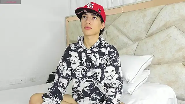 Thiago Divine  online show from September 18, 1:35 pm