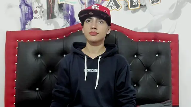 Thiago Divine  online show from October 17, 10:56 pm