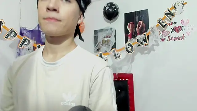 Thiago Divine  online show from October 18, 9:04 pm