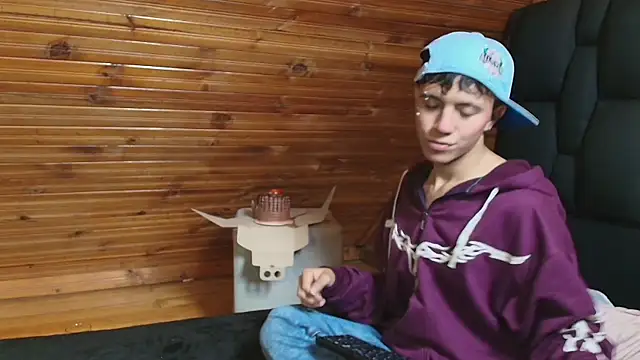 Thiago Divine  online show from October 30, 5:20 am