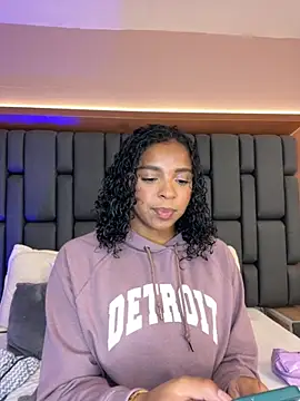 LisaMendez online show from September 26, 10:47 pm