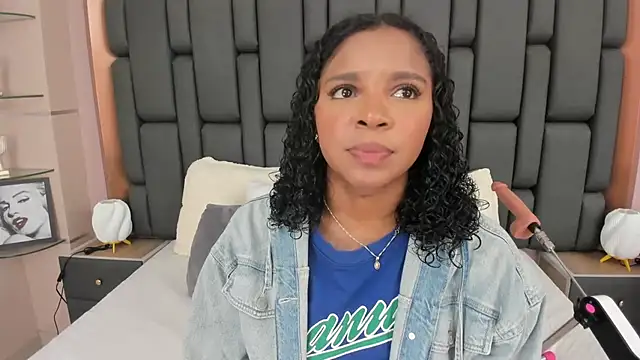 LisaMendez online show from October 24, 3:47 am