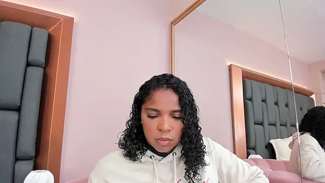 LisaMendez online show from November 15, 3:37 am