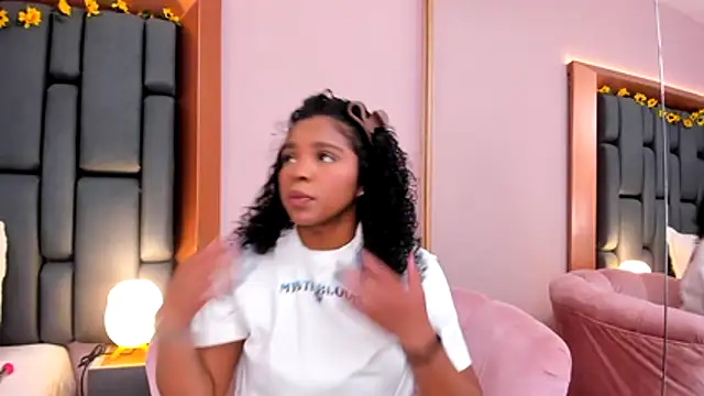 LisaMendez online show from January 17, 4:06 am