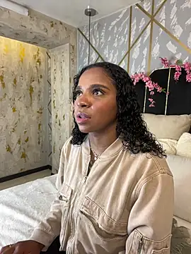 LisaMendez online show from April 24, 3:53 am