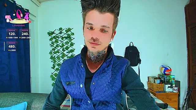 Snapshot of Gold_Loyal77 chatting on October 7, 2:42 am Gold Loyal77 online show from October 7, 2:42 am