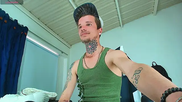 Snapshot of Gold_Loyal77 chatting on October 9, 4:16 pm Gold Loyal77 online show from October 9, 4:16 pm