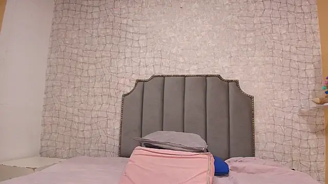 chloe leroy  online show from November 12, 11:54 am