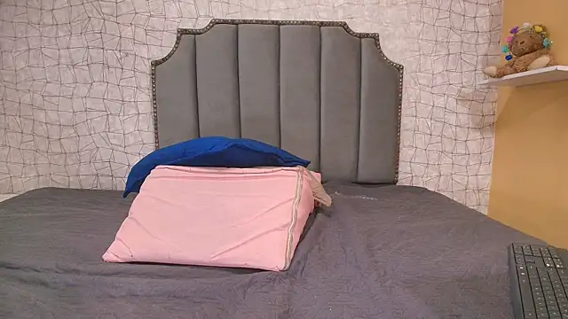 chloe leroy  online show from November 14, 11:53 am