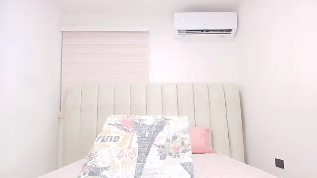 chloe leroy  online show from November 24, 11:54 am