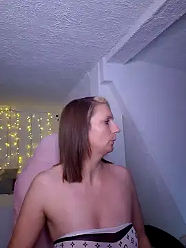 Snapshot of SexyJulia21 chatting on February 7, 12:28 pm SexyJulia21 online show from February 7, 12:28 pm