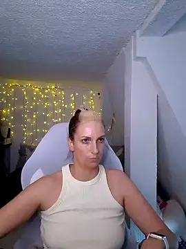 Snapshot of SexyJulia21 chatting on March 7, 12:45 pm SexyJulia21 online show from March 7, 12:45 pm