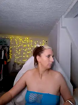 Snapshot of SexyJulia21 chatting on March 13, 12:13 pm SexyJulia21 online show from March 13, 12:13 pm