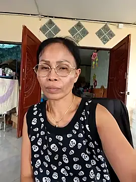 Snapshot of Mama_Eva_1 chatting on July 2, 3:23 am Mama Eva 1 online show from July 2, 3:23 am
