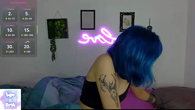 Snapshot of lyv_x_ chatting on October 19, 8:31 pm lyv x online show from October 19, 8:31 pm