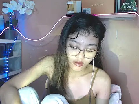 skinny gracie online show from December 5, 12:30 am