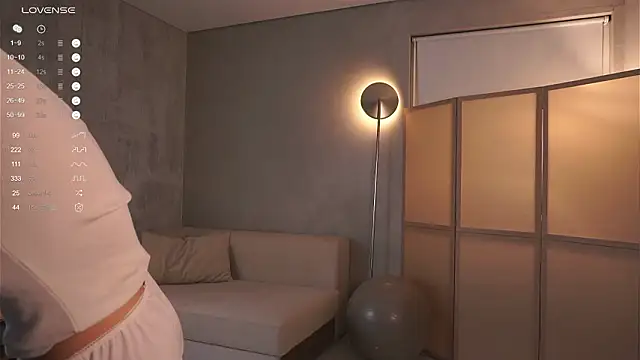 Snapshot of Moon_cutie chatting on February 3, 6:35 pm Moon cutie online show from February 3, 6:35 pm