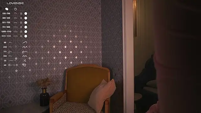 Snapshot of Moon_cutie chatting on March 13, 4:02 pm Moon cutie online show from March 13, 4:02 pm