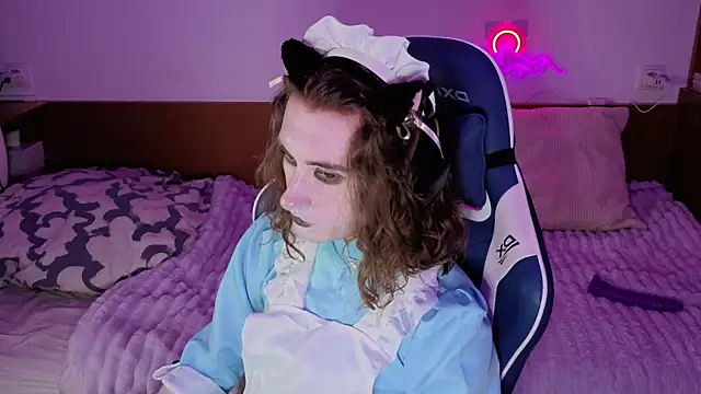 Snapshot of whitekittenenergy chatting on September 10, 3:56 pm whitekittenenergy online show from September 10, 3:56 pm