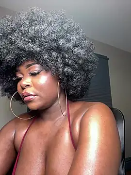 WomanNextdoor1 online show from April 4, 10:02 am