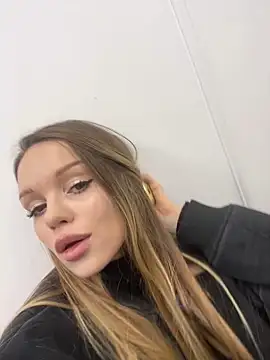 Snapshot of MarilynNova chatting on October 28, 4:16 am MarilynNova online show from October 28, 4:16 am