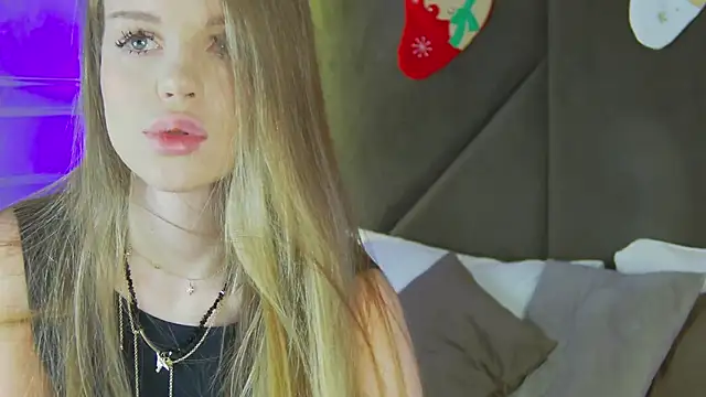 MarilynNova online show from December 14, 4:18 am