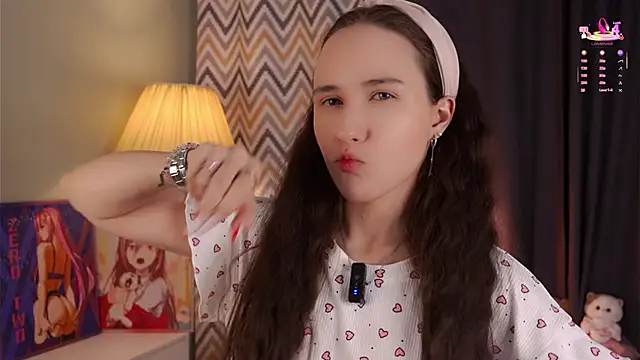 Snapshot of MaudAle chatting on November 19, 2:22 am MaudAle online show from November 19, 2:22 am