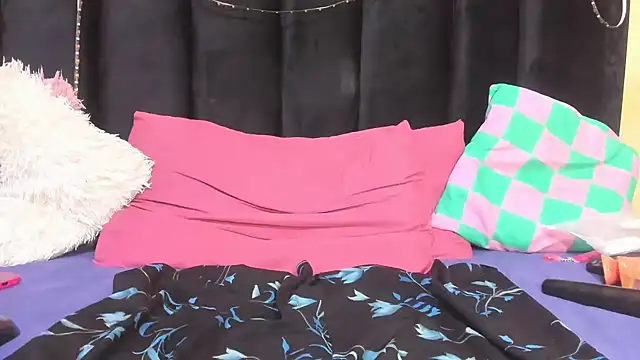 AmazingDarkDoll online show from April 15, 10:32 pm