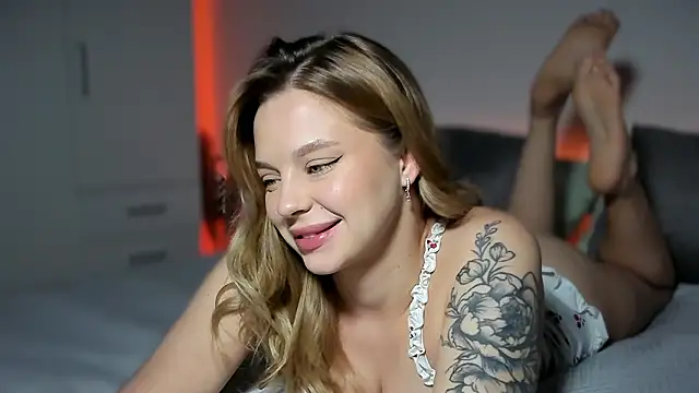 LilyFlamee online show from February 11, 2:11 pm