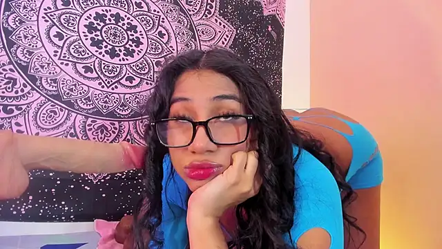 EMILYY WALKER online show from June 3, 12:52 pm