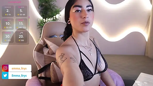 Snapshot of Emma_and_Issac chatting on November 12, 4:57 am Emma and Issac online show from November 12, 4:57 am