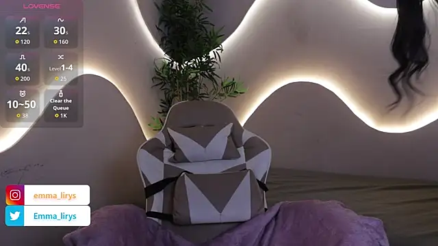 Snapshot of Emma_and_Issac chatting on November 24, 4:45 am Emma and Issac online show from November 24, 4:45 am