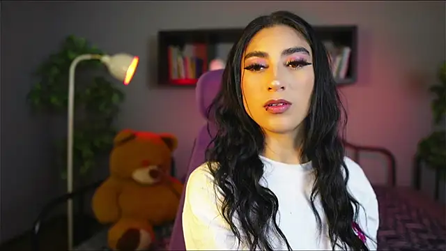 Snapshot of Emma_and_Issac chatting on December 3, 4:09 am Emma and Issac online show from December 3, 4:09 am