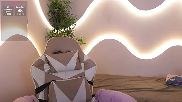 Snapshot of Emma_and_Issac chatting on December 15, 5:12 am Emma and Issac online show from December 15, 5:12 am