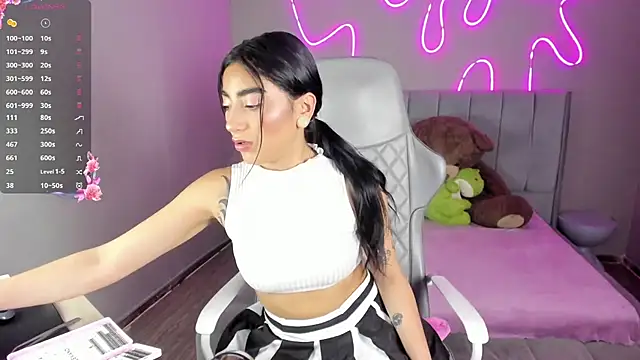 Emma and Issac online show from January 14, 5:02 am