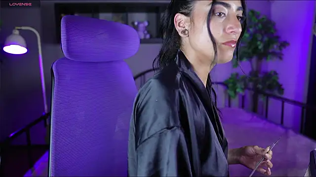 Emma and Issac online show from February 28, 9:05 pm