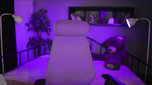 Emma and Issac online show from March 7, 8:39 pm