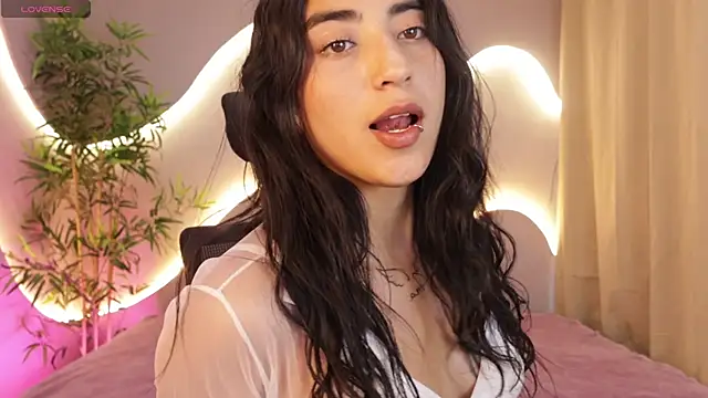 Emma and Issac online show from April 20, 10:11 pm