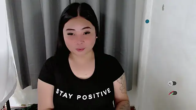 Snapshot of Yhana_Slut chatting on September 19, 9:43 am Yhana Slut online show from September 19, 9:43 am