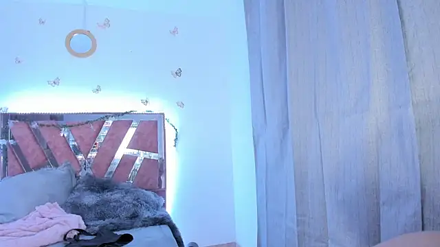 Ella Lenox online show from December 17, 1:33 am