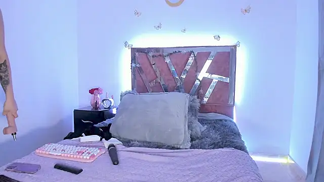 Ella Lenox online show from February 13, 1:12 am